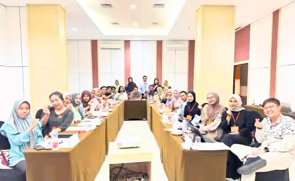 Peserta Pelatihan Tata Laksana Malaria mengikuti sesi diskusi dan pemaparan materi terkait deteksi dini serta pengobatan malaria sesuai standar pelayanan kesehatan.