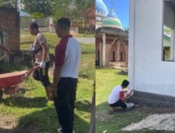 Polisi dan Warga Gotong Royong Benahi Poskamling di Bombana