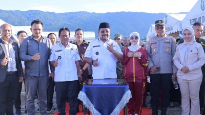Pemkab Bombana meresmikan Kolam Renang Laea Morini di Sport Center Bombana. Bupati Burhanuddin harapkan fasilitas ini tingkatkan prestasi atlet dan dukung PAD daerah.