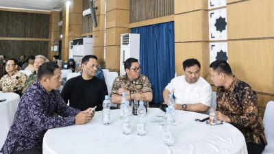 Ketgam. Dari kiri, Badrussalam (ketua Harian IKALUIN Jakarta) dan Kedua dari Kiri, Muh. Arham (Pendiri dan Direktur Eksekutif LKPD Nusantara)